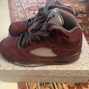 JORDAN 5 RETRO BURGUNDY SZ 9.5 M VNDS 2023